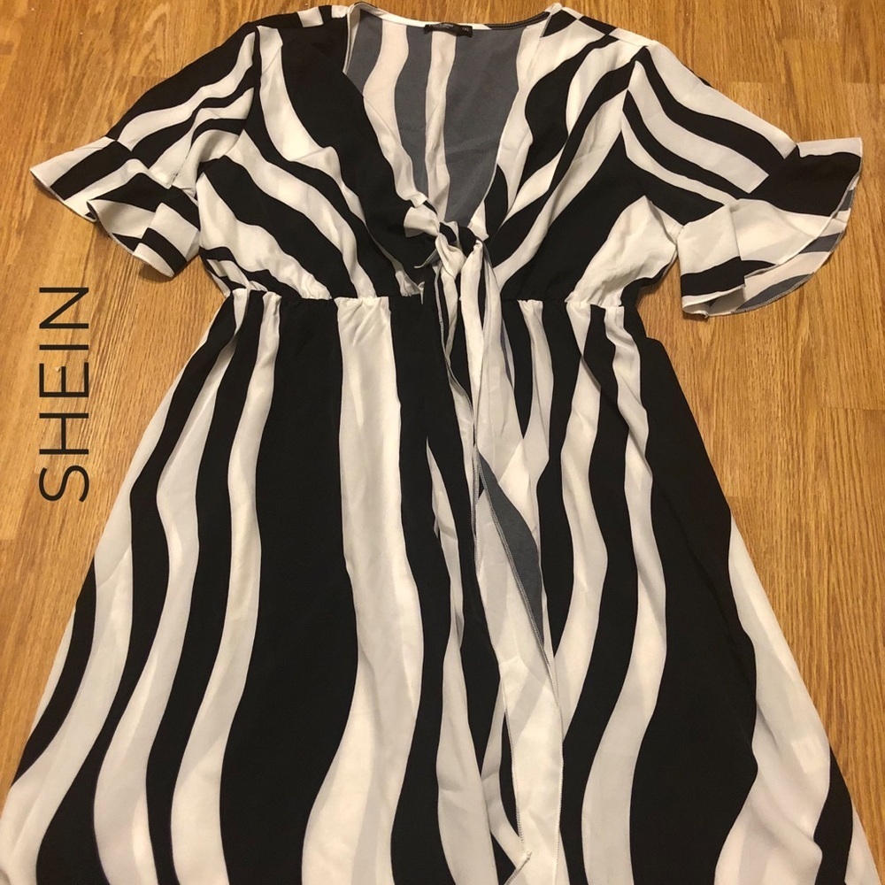 SHEIN Curve • B&W Striped Dress • 1XL